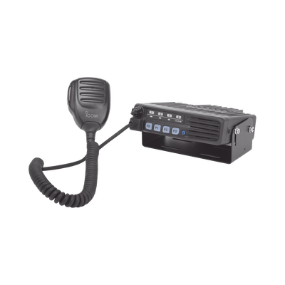 Radio Móvil Analógico en rango de frecuencia 400-470 MHz, 50 W de potencia de RF.  Incluye micrófono, cable de corriente y bracket.